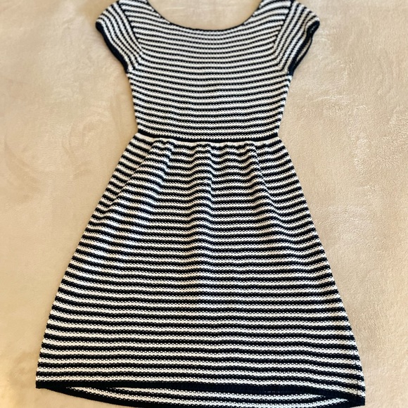 Tart Striped Knitted Short Sleeve Dress - Size S - Picture 5 of 11